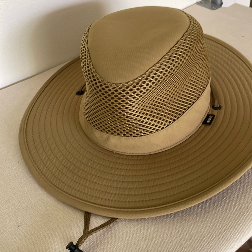 REI Sun Hat without tags, adjustable inside, REI CO-OP nice ventilation.